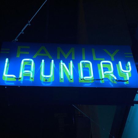 סקרמנטו Family Laundry & Spa מראה חיצוני תמונה