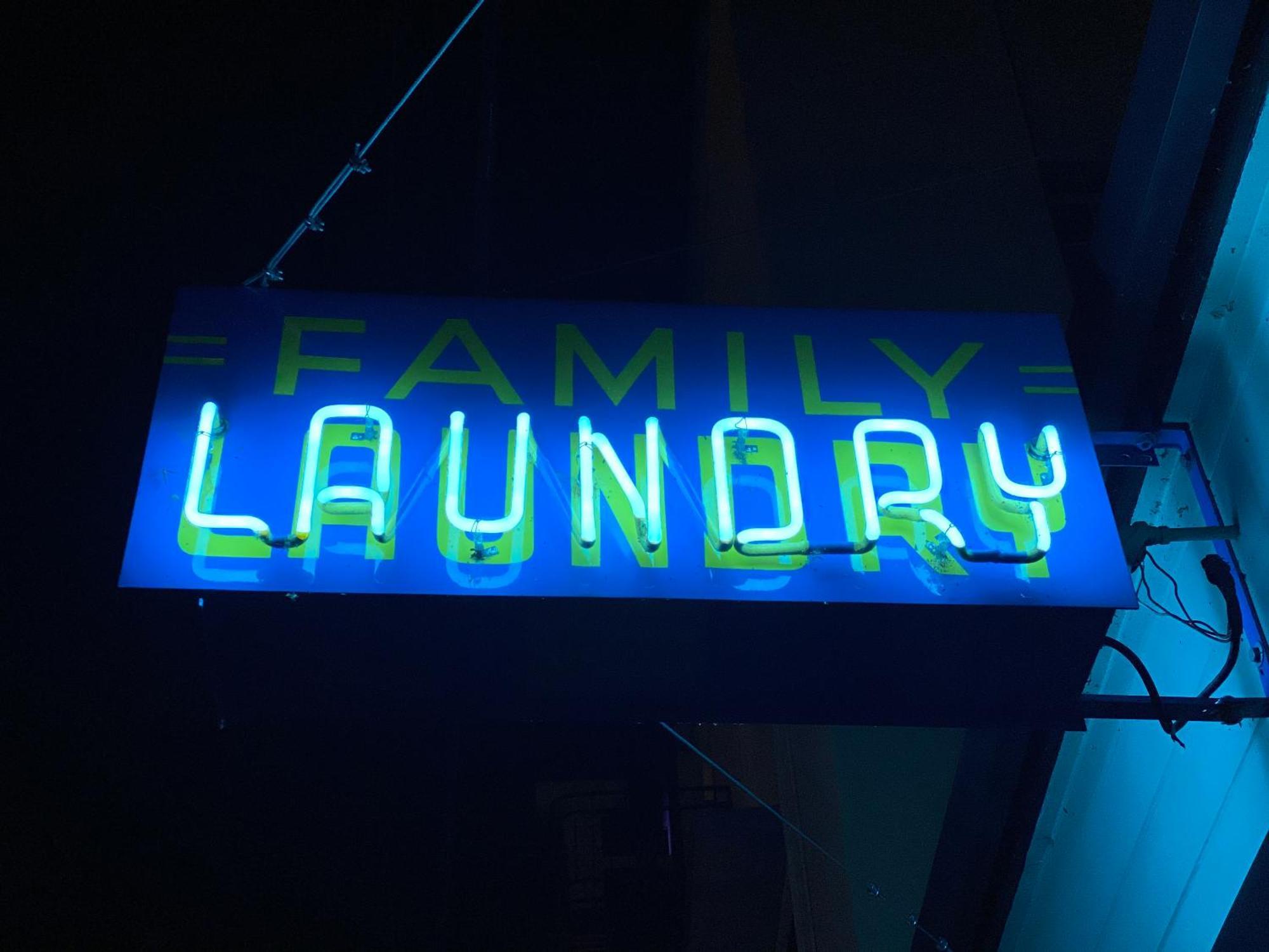 סקרמנטו Family Laundry & Spa מראה חיצוני תמונה